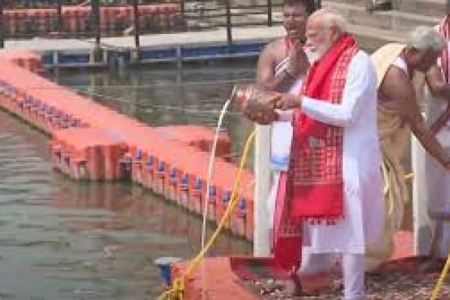 Unseen Moments: PM Modi Prays At Varanasi Ghat