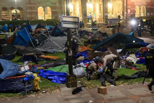 "US Police Clear Pro-Palestinian Camp from California University"