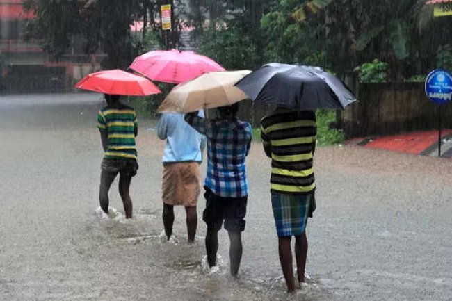 Kerala Govt's Rapid Response to Heavy Rains - Emergency Centres Activated!