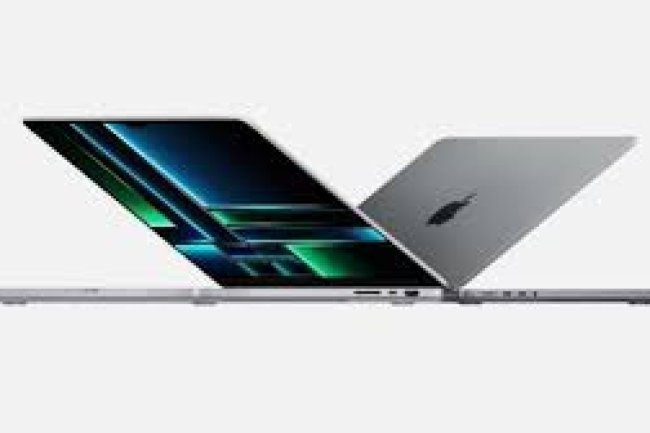 MacBook With Foldable Display Arriving in 2026: Ming-Chi Kuo Reveals Apple's Two Screen Sizes!