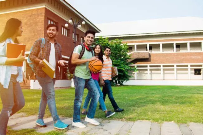 Study Abroad: UK Student Visa Applications Decline in Q1 2024