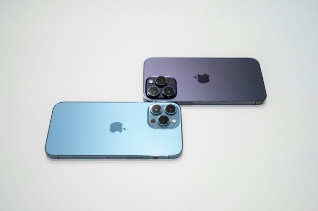 Deleted iPhone Photos Returned to Some iOS Devices: Here's Why!