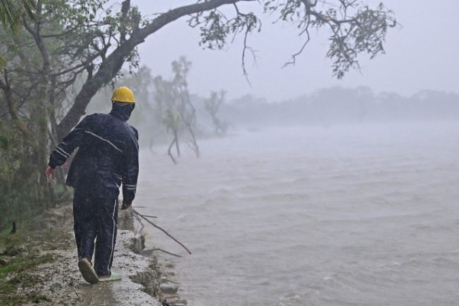 Cyclone Remal Updates: 16 Dead in India, Bangladesh - Shocking Power Cuts in West Bengal!
