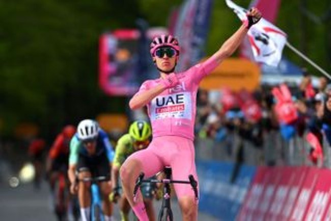 "????♂️ Unbelievable! Pogacar Secures Giro d'Italia Victory on Debut!"