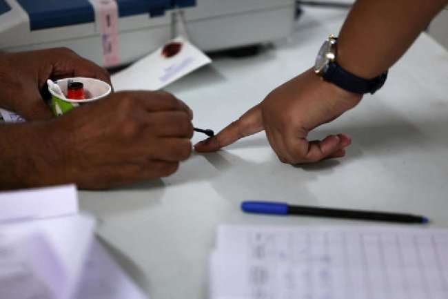 Poll Officials' Myriad Experiences in Bengal: From 'Dead' Voters to Toilet Scrubbing!