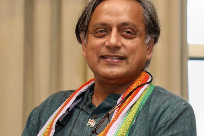 Political Drama: Shashi Tharoor's Aide Caught with 500 gm of Gold