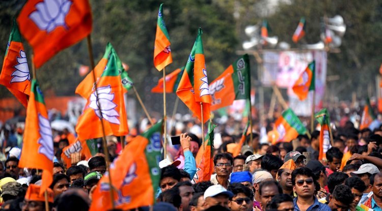 BJP Sees Hope in Kashmir Turnout; SC Criticizes Anti-TMC Ads