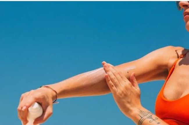 Experts reject the purported "best remedy" for removing suntans at home.