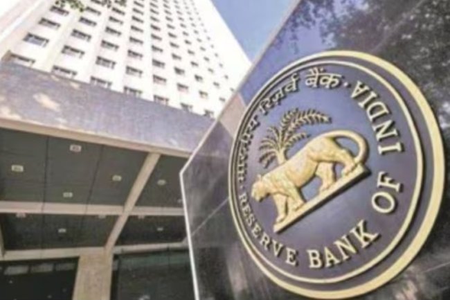 Early trading saw market gains ahead of the RBI's monetary policy announcement.