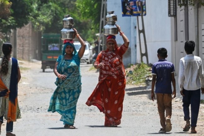 How Insurance Saved 46,000 Women From Dangerous Labor In The Sweltering Heat