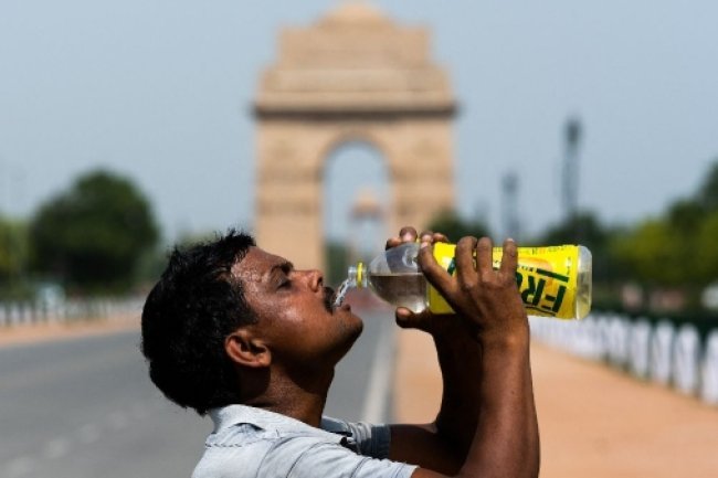 The Met Department has issued a red alert for a heatwave in Delhi today.