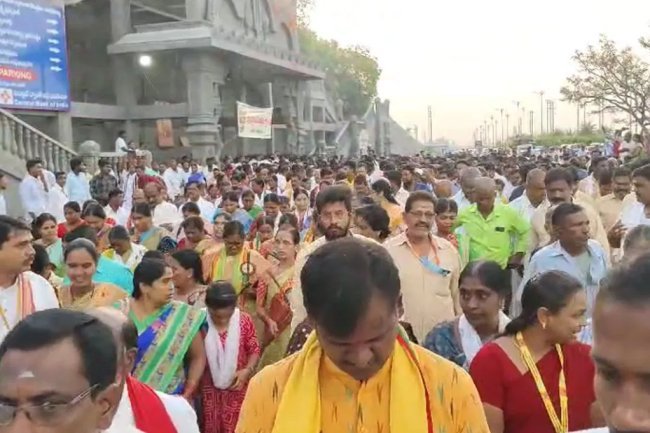 Good news for yadagirigutta narasanna devotees Giri's circumambulation.. The MLA participated.