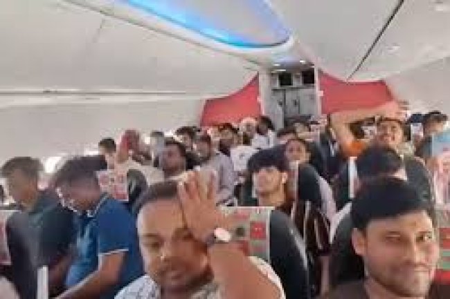 Passengers on Spicejet said they were forced to spend an hour in the aircraft without AC.