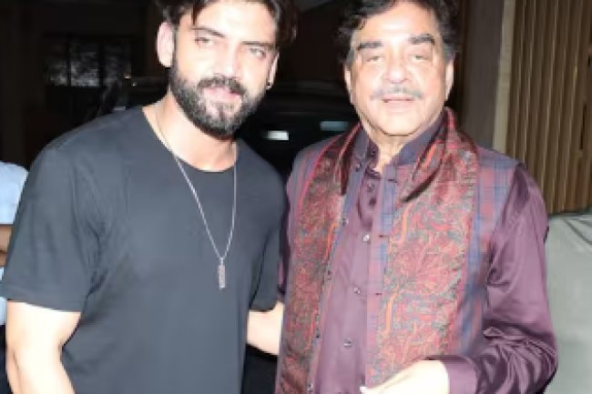 Prior to his marriage to Sonakshi Sinha, Shatrughan Sinha takes a picture with Zaheer Iqbal.