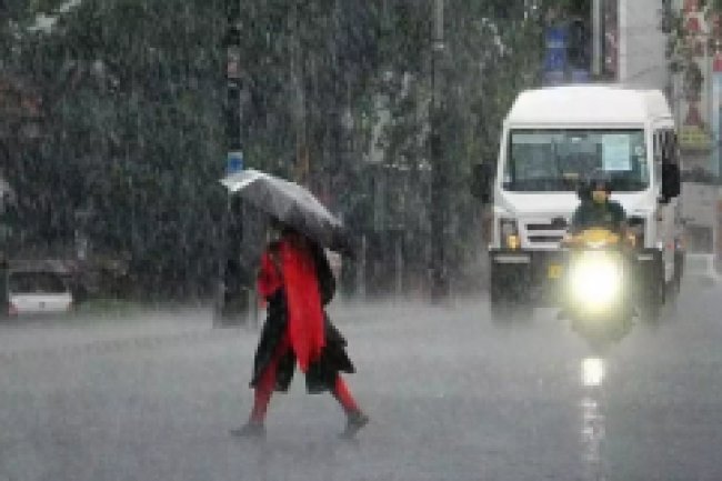 This week will see rain in Delhi as the southwest monsoon moves into Gujarat and Maharashtra.