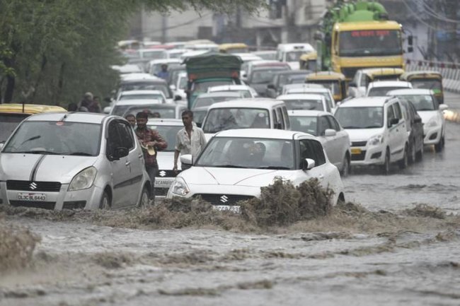 Hammers of rain Roads in Delhi-NCR are inundated, and aircraft are not operating.