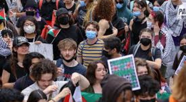 An advocacy group questions UTSA over accusations of violating free expression rights.