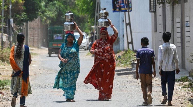 How Insurance Saved 46,000 Women From Dangerous Labor In The Sweltering Heat