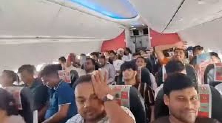Passengers on Spicejet said they were forced to spend an hour in the aircraft without AC.