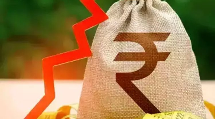 Rupee Plummets to Historic Low, Slips Beyond 83.58 Against US Dollar