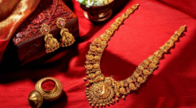 A Kerala couple ties up their 85-year-old grandmother, takes her jewelry, and gets arrested.