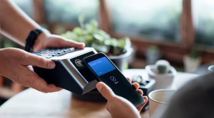 The Ethical Quandary of Eating Out: Tipping or paying the service charge?