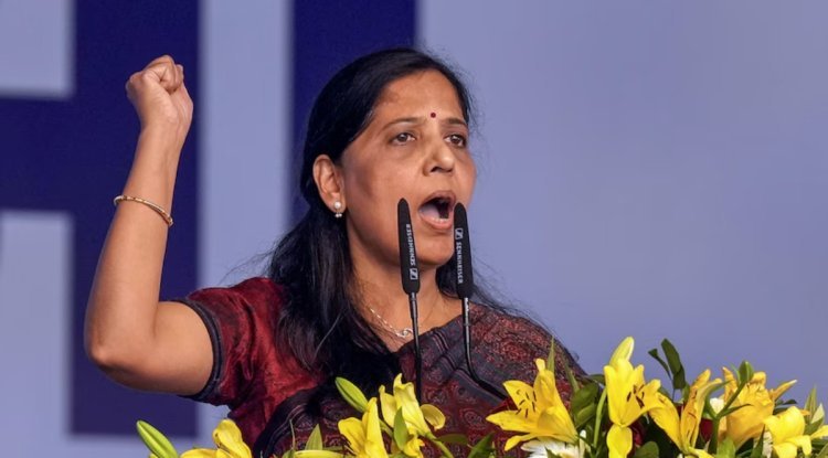 Sunita, Arvind Kejriwal's wife, declares, "dictatorship, emergency" following his CBI detention.