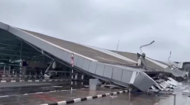 At Delhi Airport Terminal 1, the roof collapses, forcing Indigo and Spicejet to cancel flights.