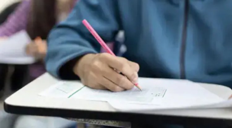 A study finds that people are more likely to overspend when they use cashless payments.