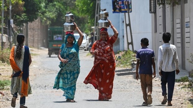 How Insurance Saved 46,000 Women From Dangerous Labor In The Sweltering Heat