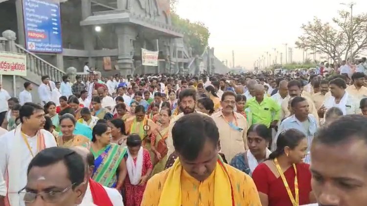 Good news for yadagirigutta narasanna devotees Giri's circumambulation.. The MLA participated.