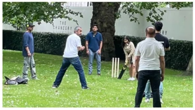 Shah Rukh and Suhana Khan play cricket with friends in London.