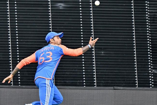 "Sunil Gavaskar Criticizes Australian Paper for Alleging Cheating in Suryakumar Yadav's Catch"