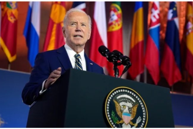 Biden reads from teleprompters at NATO summit speech.
