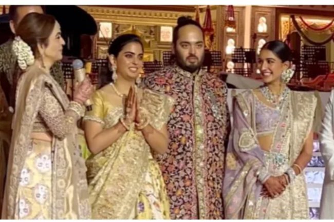 Ambani wedding: 60 floral sculptures, canal, 2,500 dishes.