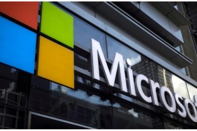 Microsoft Cloud outage grounds flights, disrupts US airlines.