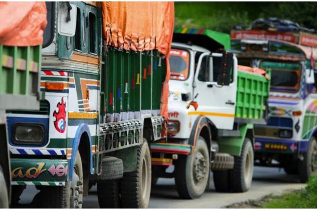 Gang steals turmeric truck in Nizamabad, posing as RTA.