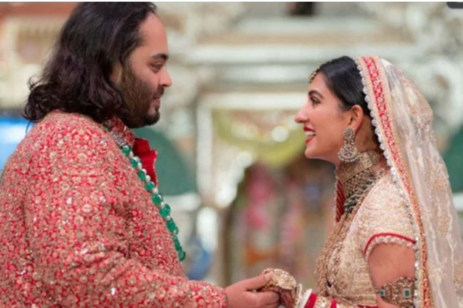 This is what the attendees at Anant and Radhika's wedding reception were able to sample.