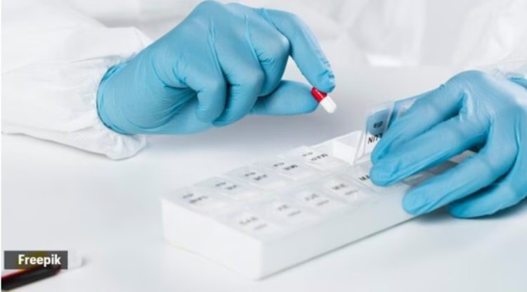 What distinguishes ordinary blood (or stool) tests from cultures?