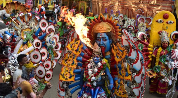 Hyderabad Bonalu's second day sees a significant influx of devotees.