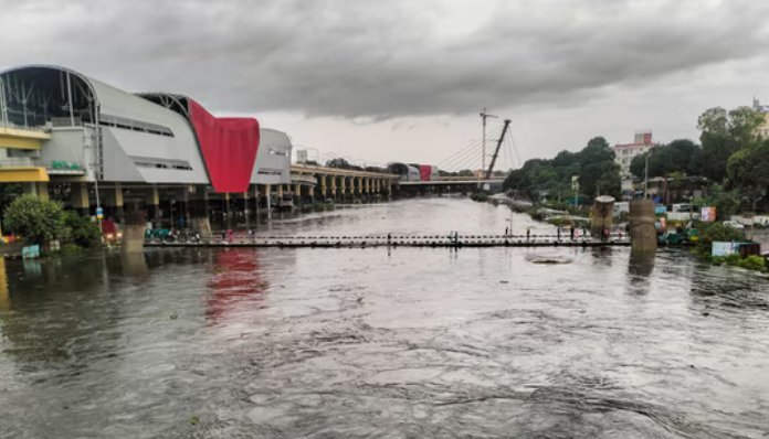 4 dead as rain devastates Pune; schools are closed, and the Army and Air Force are on alert