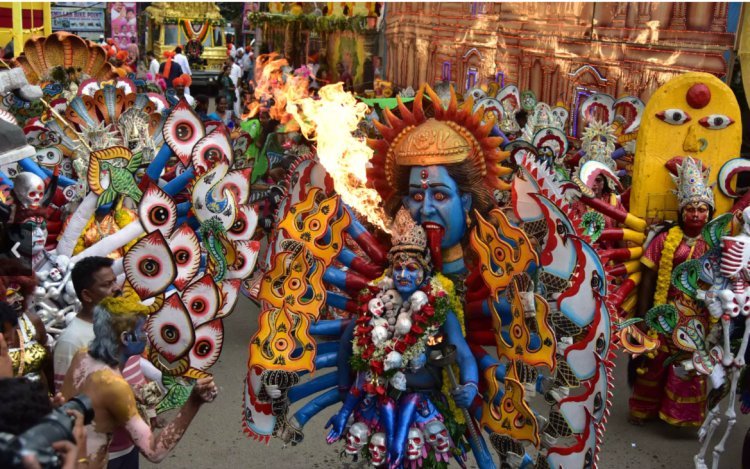 Hyderabad Bonalu's second day sees a significant influx of devotees.