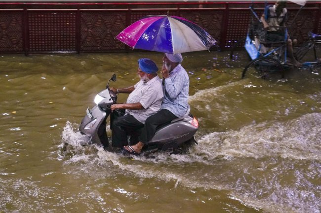More rain is predicted in Delhi; 3 people are hurt and 1 person died in building collapse incidents