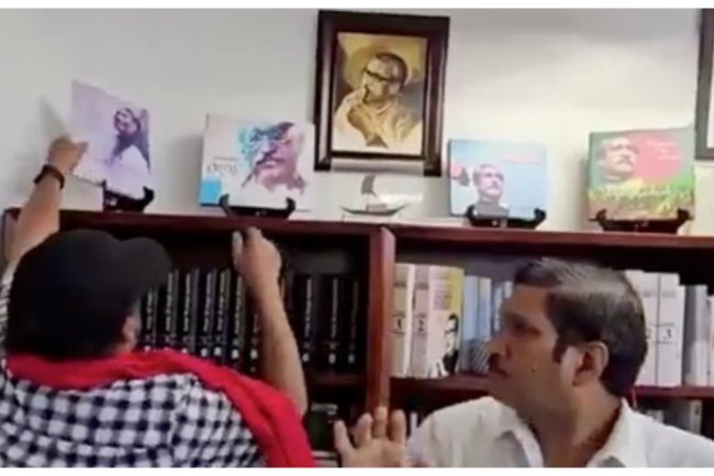 Khaleda Zia supporters in NY remove Sheikh Mujibur's image.