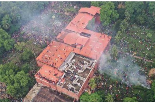 India pulls non-essential staff from Dhaka mission