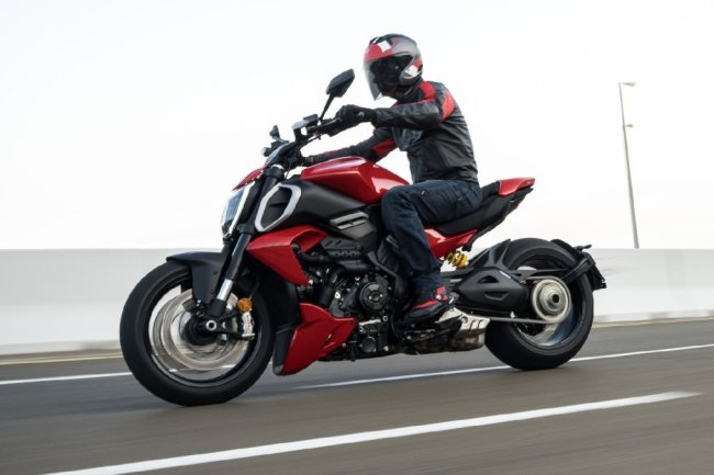 Review of the Ducati Diavel V4: Devil's Own Vehicle