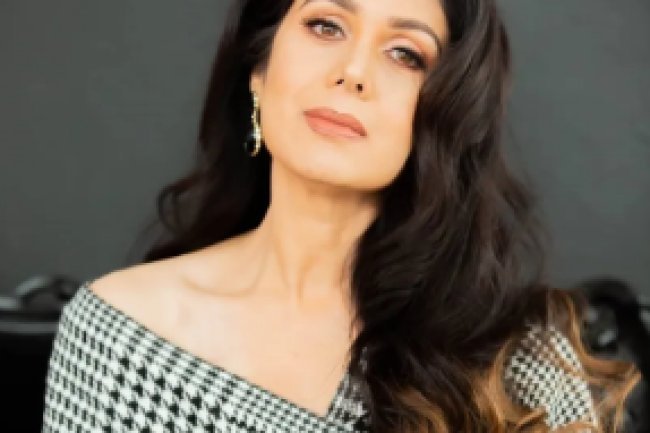 Meenakshi Seshadri: "They Don't Have To Factor In Childbirth, Pregnancy" when discussing why actors have longer careers in show business.