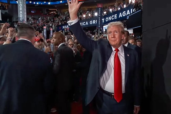 A technical issue forced the diversion of Donald Trump's plane before the rally in Montana.
