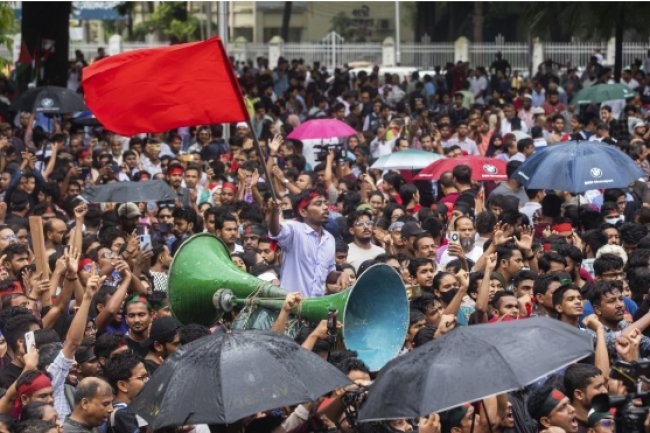 New demonstrations in Bangladesh as students call for Chief Justice to step down