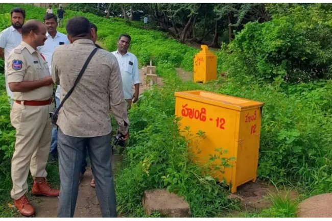 Medak: Two temple hundis at Edupayala are taken by thieves